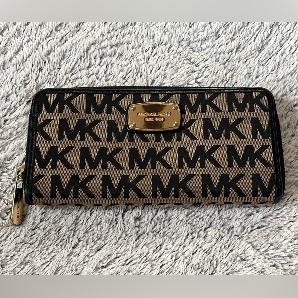 Michael Kors Signature Logo Continental Wallet